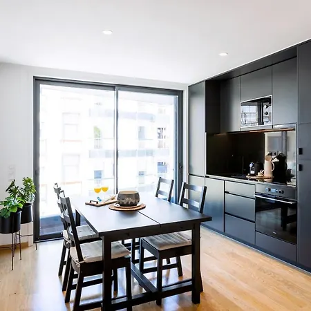 Camoes Downtown With Parking Apartment Porto