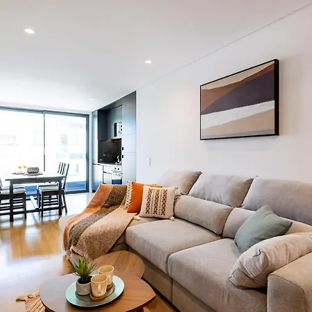 Camoes Downtown With Parking Apartment *