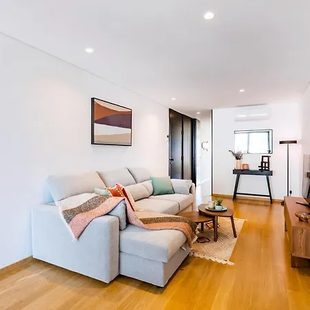 Apartment Camoes Downtown With Parking