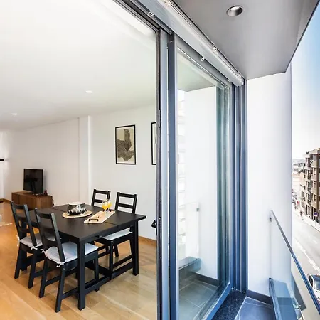Camoes Downtown With Parking Apartment
