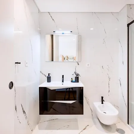 Camoes Downtown With Parking Apartment Porto